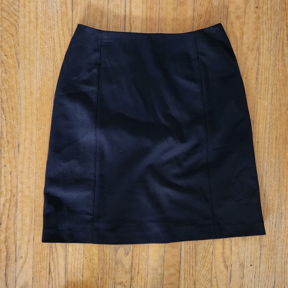 WHBM Black Boot skirt with back zipper size 00 XXS